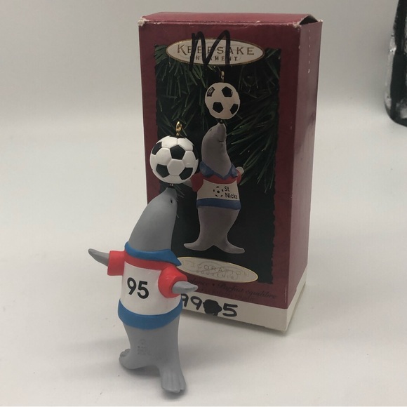 Hallmark Keepsake Perfect balance seal spinning  1995 - Picture 2 of 3